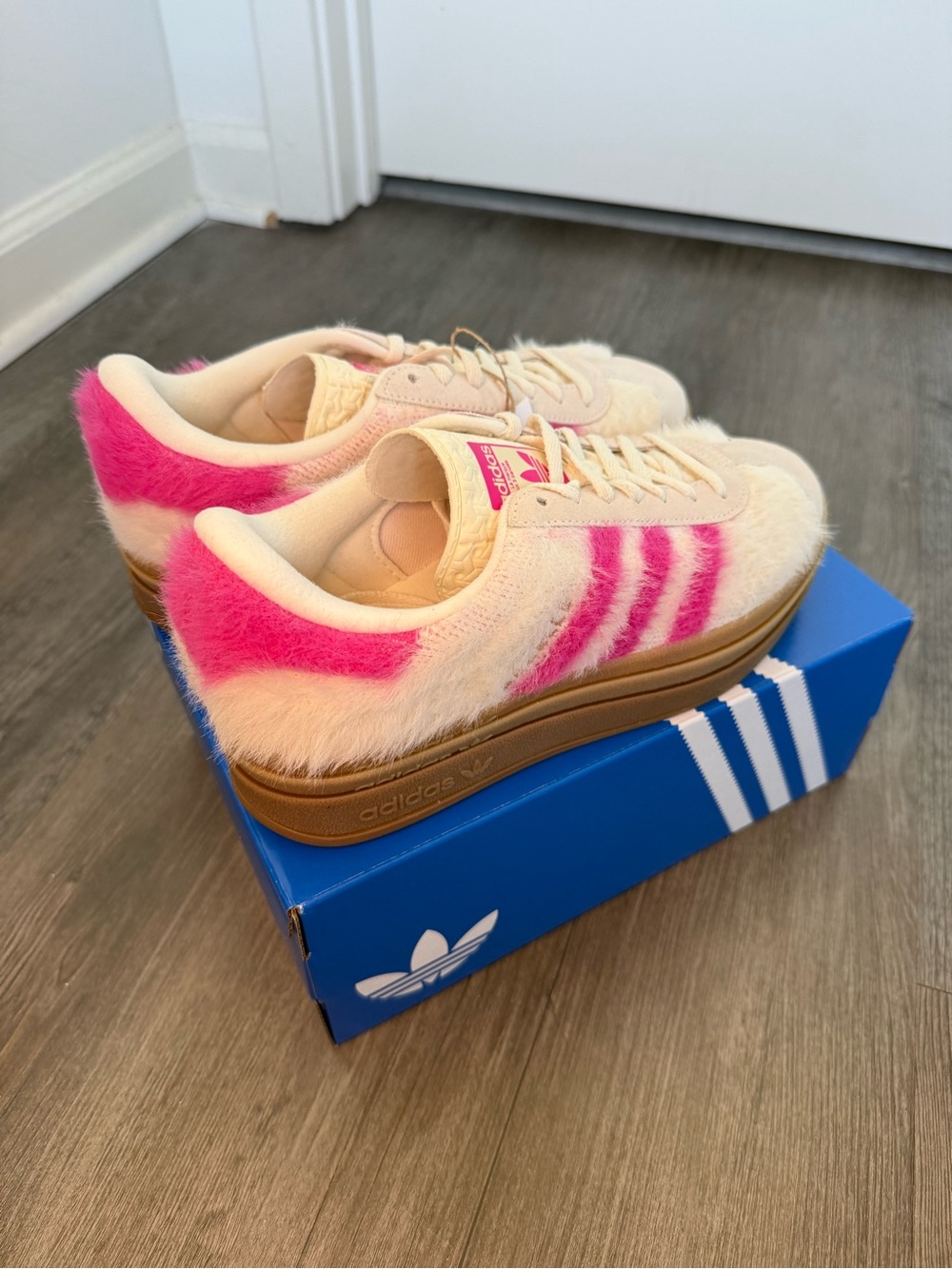 NWT Women’s Adidas Gazelle Bold Size 7 Shock Pink White Gold Brand New Sneakers! - Picture 8 of 14